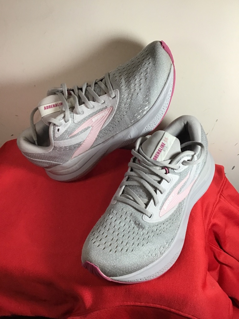 ❤️🔥Brooks, ADRENALINE 24 GTS, women’s size 9.5, no insoles, new condition ❤️🔥